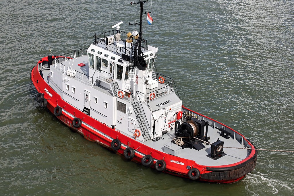 sleepboot sleepboten schip schepen scheepvaart hdr marine zeevaart ferry tanker containerschip containerschepen